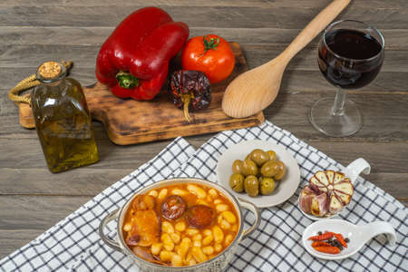 baked beans with garnish in different wood-bottomed containers