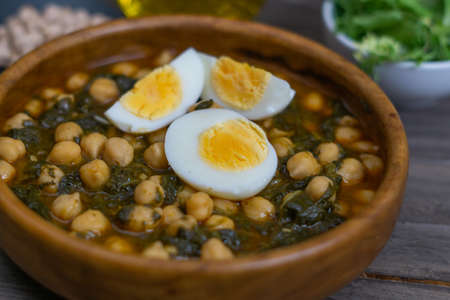 chickpeas with spinach and eggの写真素材
