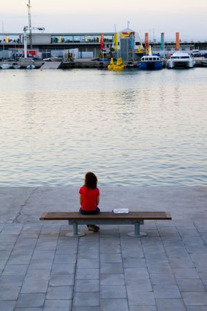 Woman in bench at sunset.の写真素材