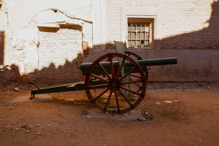 Artillery cannon at the entrance gates of the old town of Belchite, Zaragoza province, Autonomous Community of Aragon, Spainの写真素材