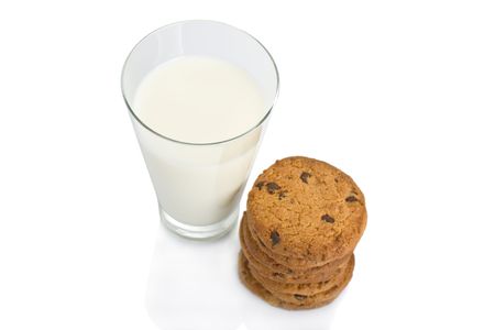 Chocolate chip cookies and a glass of milk isolated on white
の写真素材