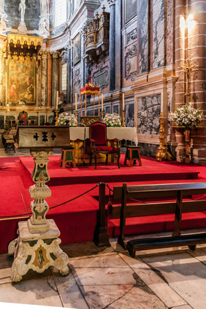 Evora, Portugal - December, 2015: Lectern and altar of the Evora Cathedral, the largest cathedral in Portugal. Romanesque and Gothic architecture.のeditorial素材