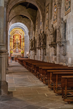 Braga, Portugal - December 28, 2017: Se de Braga Cathedral interior. Aisle and chapel. Oldest Cathedral in Portugal. 11th century Romanesque with Gothic and Baroque addingのeditorial素材