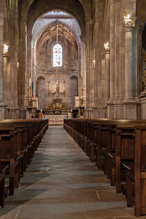 Braga, Portugal - December 28, 2017: Se de Braga Cathedral interior. Nave, main chapel and altar. Oldest Cathedral in Portugal. 11th century Romanesque with Gothic and Baroque addingのeditorial素材