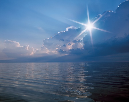 Sun and clouds above Lake Huron, Ontarioの写真素材