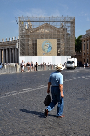 Rome, Italy - July 11, 2012: Facade at Saint Peter's Square in Vatican. Latin phrase on the banner with Mary and Jesus means totally yours.のeditorial素材