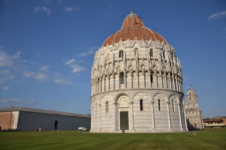Baptistery and the Leaning tower of Pisa, Italyのeditorial素材