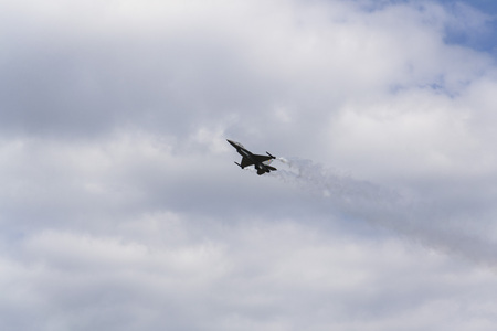 Flying fighter General Dynamics F-16 Fighting Falcon, Lockheed Martin Aeronauticsの写真素材