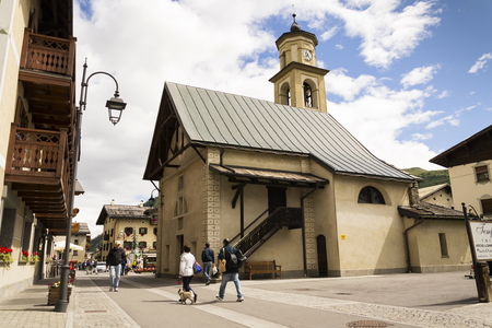 LIVIGNO, ITALY - AUGUST 1: Tourists shopping on the streets of duty-free area on 1 August 2016 in Livigno, Italy.のeditorial素材
