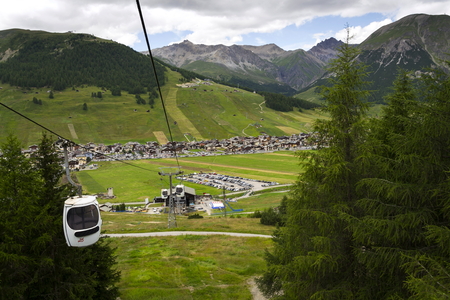 LIVIGNO, ITALY - AUGUST 3: Cabin lift in mountain bikepark Mottolino on 3 August 2016 in Livigno, Italy.のeditorial素材