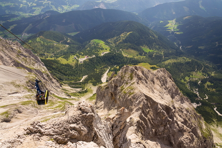 RAMSAU AM DACHSTEIN, AUSTRIA - AUGUST 17: Tourists on top of gondola in the upper station of the Dachstein cable car on August 17, 2017 in Schladming, Austria.のeditorial素材