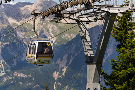 SCHLADMING, AUSTRIA - AUGUST 15: Tourists travel in cable car to Planai bike and ski areal on August 15, 2017 in Schladming, Austria.のeditorial素材