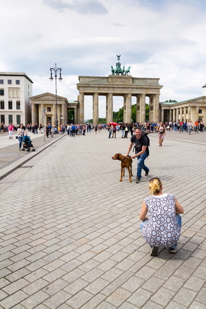 BERLIN, GERMANY - MAY 15 2018: Tourists taking pictures in front of Brandenburger Tor - Brandeburg gate on May 15, 2018 in Berlin, Germany.のeditorial素材