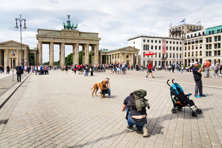 BERLIN, GERMANY - MAY 15 2018: Tourists taking pictures in front of Brandenburger Tor - Brandeburg gate on May 15, 2018 in Berlin, Germany.のeditorial素材