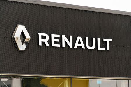 PRAGUE, CZECH REPUBLIC - AUGUST 15 2018: Renault company logo in front of dealership building on August 15, 2018 in Prague, Czech Republic.のeditorial素材