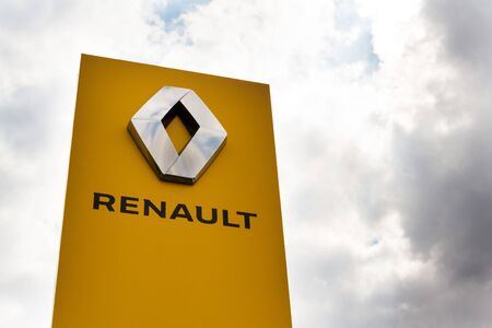 PRAGUE, CZECH REPUBLIC - AUGUST 15 2018: Renault company logo in front of dealership building on August 15, 2018 in Prague, Czech Republic.のeditorial素材