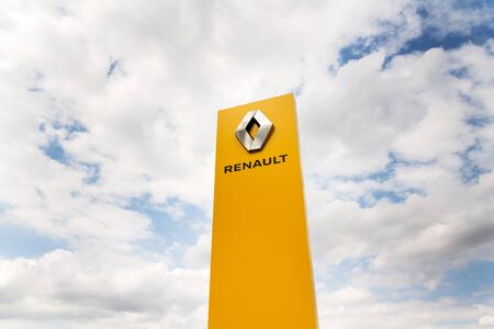 PRAGUE, CZECH REPUBLIC - AUGUST 15 2018: Renault company logo in front of dealership building on August 15, 2018 in Prague, Czech Republic.のeditorial素材