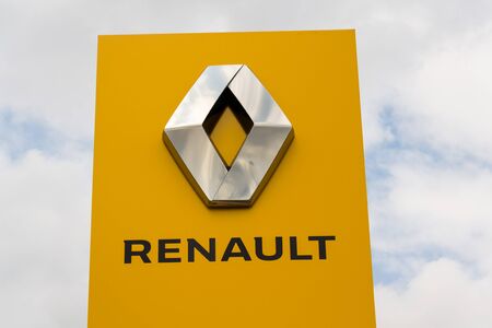 PRAGUE, CZECH REPUBLIC - AUGUST 15 2018: Renault company logo in front of dealership building on August 15, 2018 in Prague, Czech Republic.のeditorial素材
