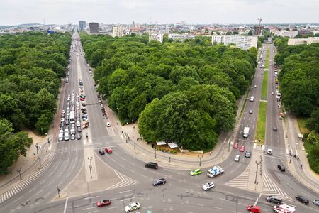 BERLIN, GERMANY - MAY 15 2018: Aerial view of cars passing crossroad under Victory Column in Tiergarten on May 15, 2018 in Berlin, Germany.のeditorial素材