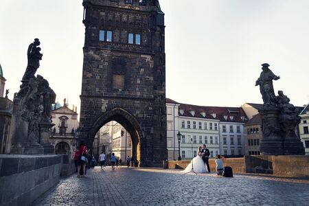 PRAGUE, CZECH REPUBLIC - SEPTEMBER 20 2018: Asian couple pose for wedding portratis on Charles Bridge over Vltavar River on September 20, 2018 in Prague, Czech Republic.のeditorial素材