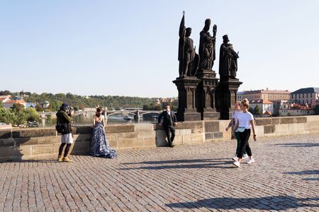 PRAGUE, CZECH REPUBLIC - SEPTEMBER 20 2018: Asian couple pose for wedding portratis on Charles Bridge over Vltavar River on September 20, 2018 in Prague, Czech Republic.のeditorial素材