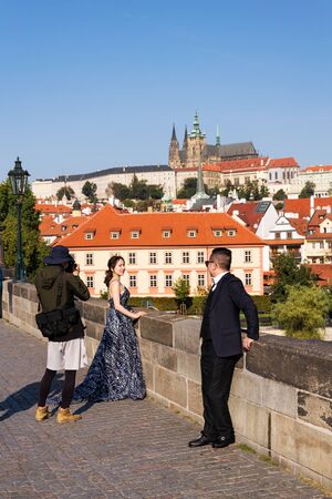 PRAGUE, CZECH REPUBLIC - SEPTEMBER 20 2018: Asian couple pose for wedding portratis on Charles Bridge over Vltavar River on September 20, 2018 in Prague, Czech Republic.のeditorial素材