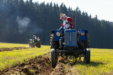 KAMENICE NAD LIPOU, CZECH REPUBLIC - OCTOBER 6 2018: Plowing vintage veteran tractors on field on ploughing championship on October 6, 2018 in Kamenice nad Lipou, Czech Republic.のeditorial素材