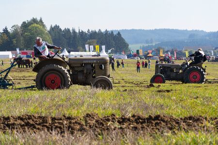 KAMENICE NAD LIPOU, CZECH REPUBLIC - OCTOBER 6 2018: Plowing vintage veteran tractors on field on ploughing championship on October 6, 2018 in Kamenice nad Lipou, Czech Republic.のeditorial素材