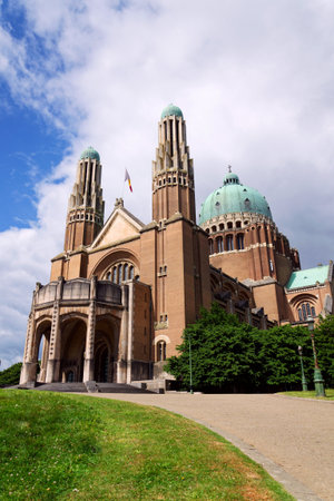 The National Basilica of the Sacred Heart, Sacre-Coeur, majestic dome, stone architecture, blue sky, Brussels, Belgiumの写真素材