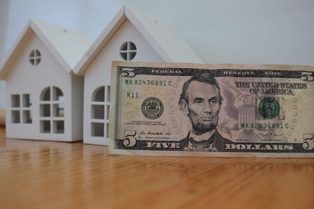 A creative representation of the affordability crisis: little money, big housing dreams.
