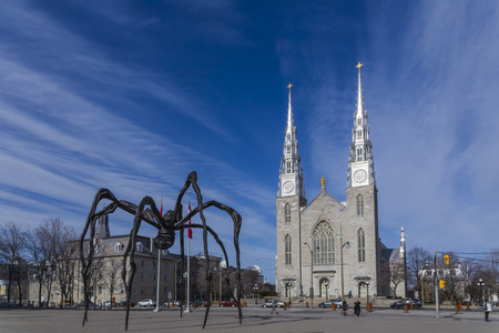 Cathedral and spider statueのeditorial素材