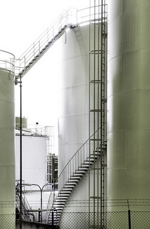 storage tanks in harbor                        のeditorial素材