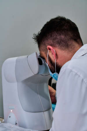 close view of a hand with a vaccine syringeの写真素材