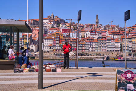 View of the Douro River as it passes through Porto and a souvenir vendor by the shoreのeditorial素材