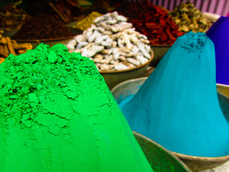 Powder colors in the market in Indiaの写真素材