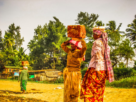 Unknowns women workers carrying stone on the head in Gokarna beach Karnataka India December 03-2017 on the morningのeditorial素材