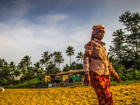 Unknowns women workers carrying stone on the head in Gokarna beach Karnataka India December 03-2017 on the morningのeditorial素材
