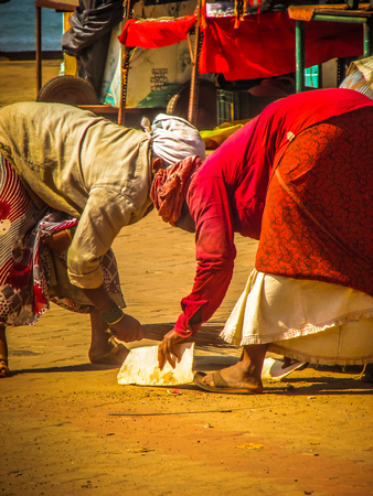 Unknown woman cleaning the street of Palolem in Goa India October 25-2017 on the morningのeditorial素材