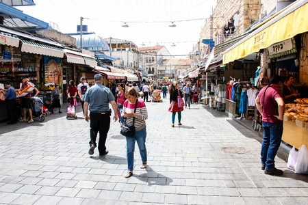 Jerusalem Israel May 02, 2018 Unknowns people shopping at the Mahane Yehuda Market in Jerusalem on the morningのeditorial素材