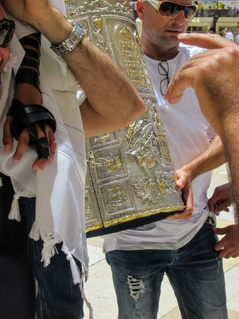 Jerusalem Israel May 21, 2018 View of a religious ceremony with unknowns people front the Western wall in the old city of Jerusalemのeditorial素材
