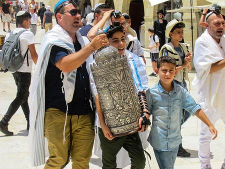 Jerusalem Israel May 21, 2018 View of a religious ceremony with unknowns people front the Western wall in the old city of Jerusalemのeditorial素材