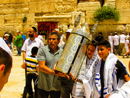 Jerusalem Israel May 21, 2018 View of a religious ceremony with unknowns people front the Western wall in the old city of Jerusalemのeditorial素材