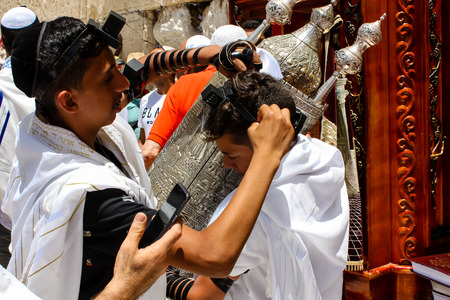 Jerusalem Israel May 21, 2018 View of a religious ceremony with unknowns people front the Western wall in the old city of Jerusalemのeditorial素材