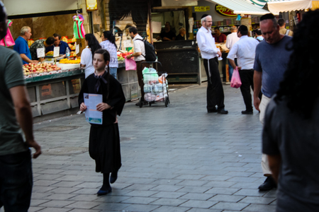 Jerusalem Israel May 24, 2018 Unknowns people walking and shopping at Mahane Yehuda market in Jerusalem afternoonのeditorial素材