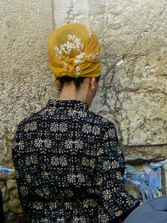 Jerusalem Israel May 17, 2018 Unknowns people praying front the Western Wall in the Old city of Jerusalem in the eveningのeditorial素材