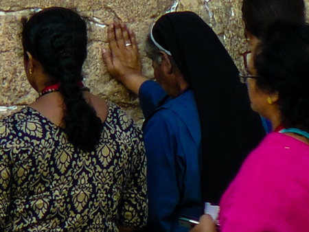 Jerusalem Israel May 17, 2018 Unknowns people praying front the Western Wall in the Old city of Jerusalem in the eveningのeditorial素材