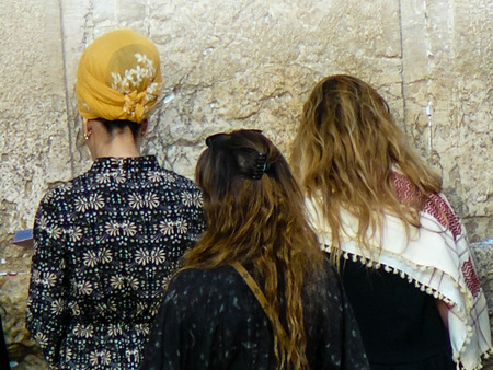 Jerusalem Israel May 17, 2018 Unknowns people praying front the Western Wall in the Old city of Jerusalem in the eveningのeditorial素材