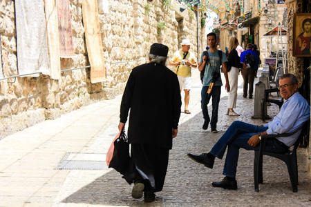 Jerusalem Israel May 28, 2018 View of unknowns people walking in David street in the muslim quarter at the Old city of Jerusalem in the morningのeditorial素材