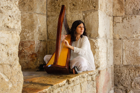 Jerusalem Israel May 28, 2018 View of a street musician playing Harp at the Jaffa Gate in the Old City of Jerusalem in the afternoonのeditorial素材