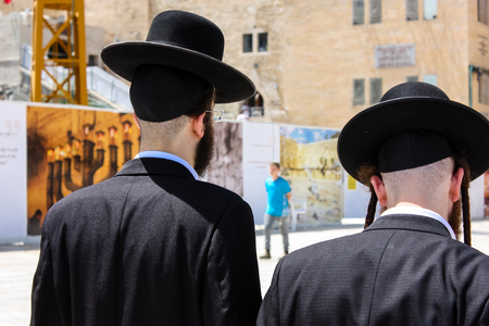 Jerusalem Israel May 21, 2018 View of unknowns people walking on the Western wall plaza in the old city of Jerusalem in the eveningのeditorial素材